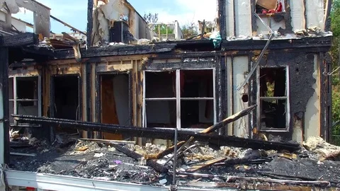 Burned Apartment Building Fire Damage Aftermath Residential 4K Vídeos de archivo 78571285
