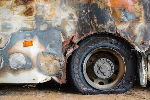 Burned down bus, view from outside, damaged walls and wheels Fotos Stock