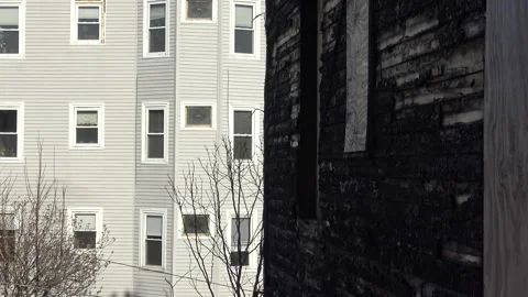 Burned down house next to white house contrast 库存影片 143082320