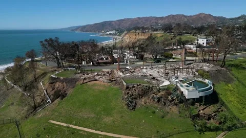 Burned down houses with beach views in Malibu CA Video stock 303680974