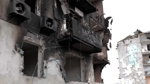 Burned multi-storey building due to a Russian shell Vidéo 200131397