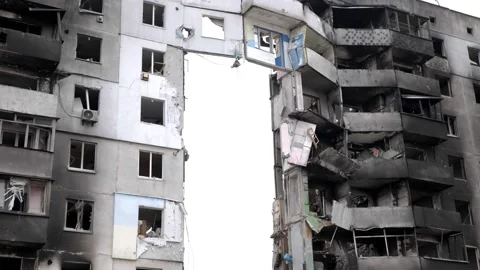Burned multi-storey building due to a Russian shell Vidéo 200131915