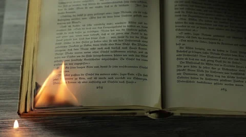 Burning antique book Stockbeeldmateriaal 43363766