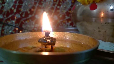 Burning brass lamp closeup video footage Vídeos de archivo 138213675