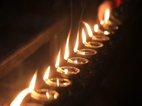 Burning Buddhist candles prayer Vídeo Stock 79891893