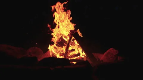 Burning camp fire in full burn at a hot summers night. Video stock 203930692