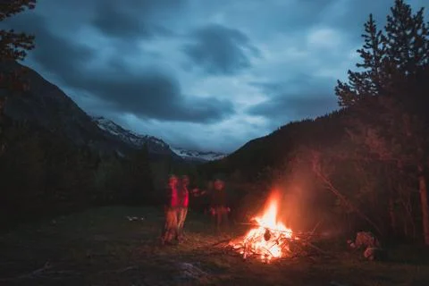 Burning camp fire into remote larch and pine tree woodland with high altitu.. Stock Photos