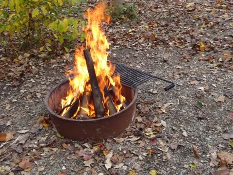 Burning campfire Stockfoto's