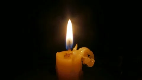 Burning candle in the dark. Stock-Footage 170171619