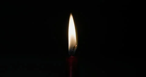 Burning candle with realistic flame isolated on transparent background Vidéo 328253334