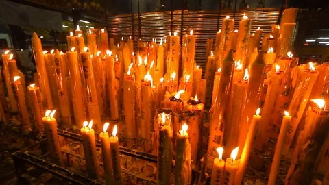 Burning candles at Chinese temple Video stock 83165653