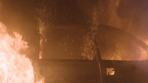 Burning car close up. Automobile on fire at night. Big flames Vídeos de archivo 220074916
