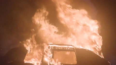 Burning car slow motion tilt movement. Automobile on fire vertical camera move. Vídeos de archivo 220732590