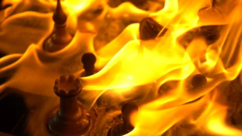 Burning Chess Set - Overhead Shot Vidéo 95769326