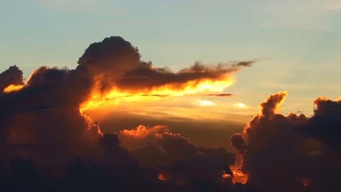 Burning Clouds Stockbeeldmateriaal 87767803