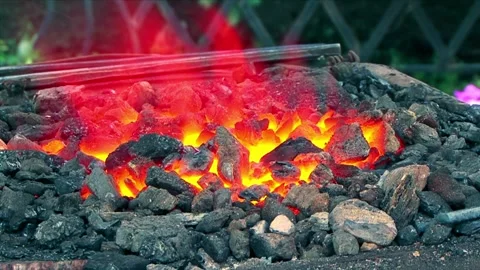 Burning coal fire red hot coals close-up in 4k HD 库存影片 334651746