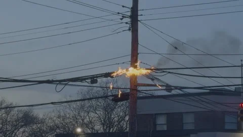Burning Electrical Wires on Utility Pole with Flames and Smoke 库存影片 337439940