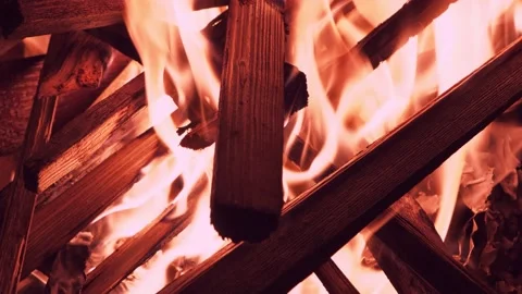 Burning fire in the fireplace flame covers firewood Vidéo 193697794