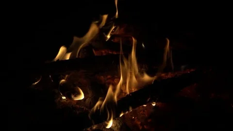 Burning fire on hot coals close up, slow motion, full hd video clip Video stock 85126791