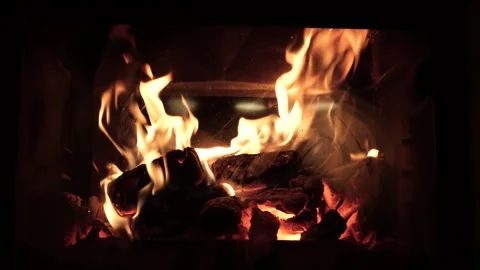 Burning fire logs inside stone fireplace. Close-up view. 스톡 동영상 258080028
