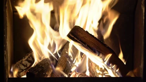 Burning fireplace with crackling firewood and dancing flames 스톡 동영상 329558564