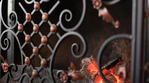 Burning fireplace Vídeos de archivo 32899049