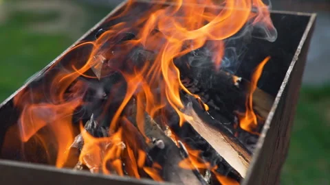 Burning Firewood in the Fireplace Vídeos de archivo 108414090