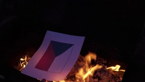 Burning the flag of Czech Republic 스톡 동영상 75917840