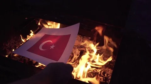 Burning the flag of Turkey Stock Footage 75915385