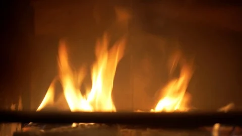 Burning flames in a fireplace Video stock 81172229