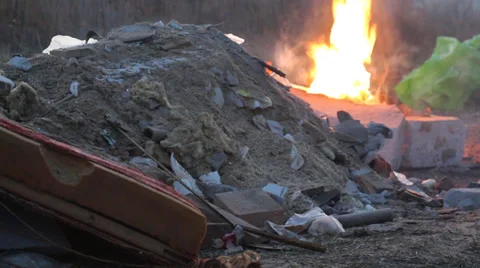 Burning garbage dump Video stock 33801266