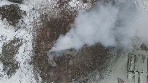 Burning garbage in the winter on the street. view from above 스톡 동영상 171470991