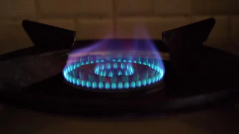Burning gas stove in Indian kitchen  Vídeo Stock 302913669