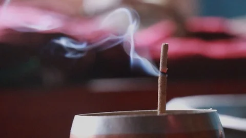 Burning the incense stick Vídeo Stock 121964395