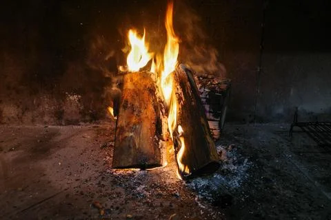 Burning logs Foto stock