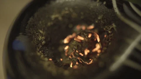 Burning Marijuana pipe Vídeo Stock 37268928