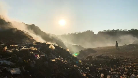 Burning pile of garbage at dump ground. Sanitation Workers segregating garbage 스톡 동영상 160661923