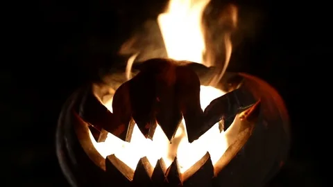 Burning pumpkin on Halloween. Looped Stock Footage 80385329
