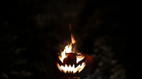 Burning pumpkin on Halloween. Looped Stock Footage 80846449