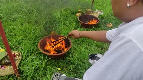 Burning the remaining bones in the Ngaben tradition Vidéo 209149448