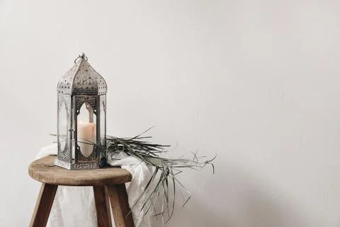 Burning silver Moroccan, Arabic lantern. Dry palm leaf and cotton cloth on 스톡 사진