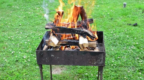 Burning wood in a brazier 動画素材 51727125