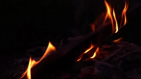 Burning wood Видео 136423132