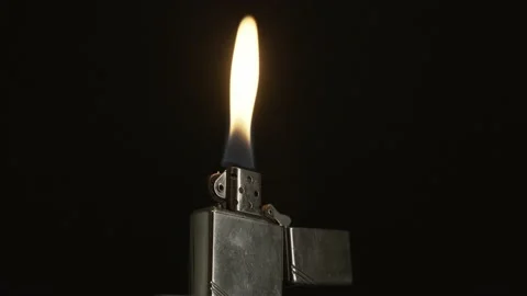 Burning zippo lighter. Vídeos de archivo 134483893