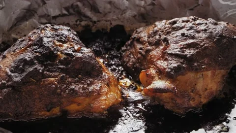 Burnt chicken in foil in a baking dish 库存影片 170955907