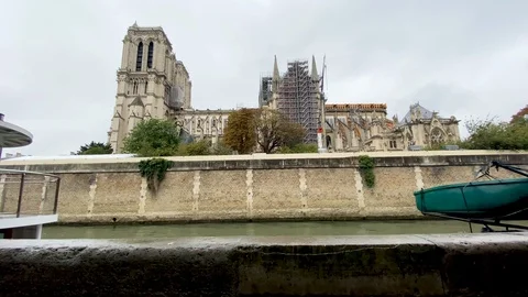 The burnt-down Notre-Dame cathedral in the rain Video stock 119437839