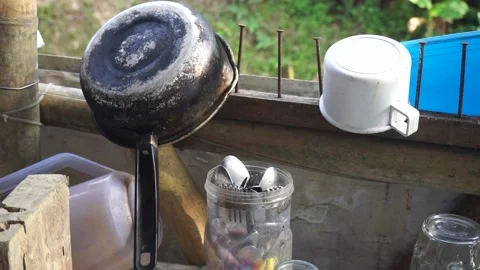 The burnt pot is being drained Video stock 199763529