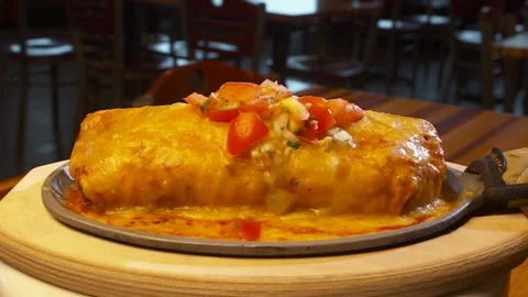 Burrito On Plate Vidéo 164072633