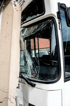 Bus crashed into a wall Foto stock