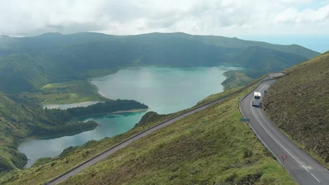 Bus crusing to a beautiful lake Vídeos de archivo 231705686